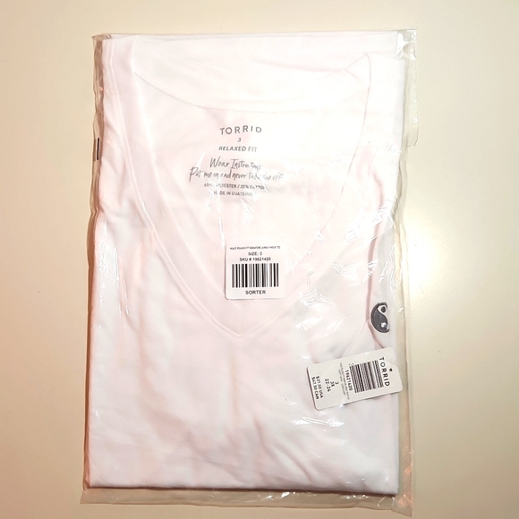 ❤️NWT VINTAGE TORRID TEE - YIN YANG PEACE - RELAXED FIT - V NECK - PLUS SIZE - Picture 4 of 13